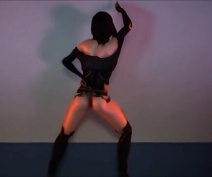 Miranda Lawson Sıcak Dans
